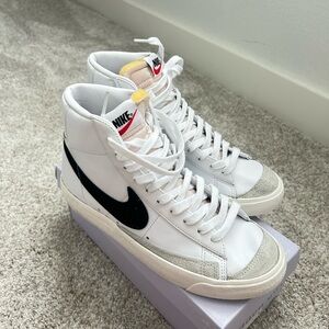 Nike Mid-Top/High-top Sneakers Trailblazer Size 8.5, like new condition